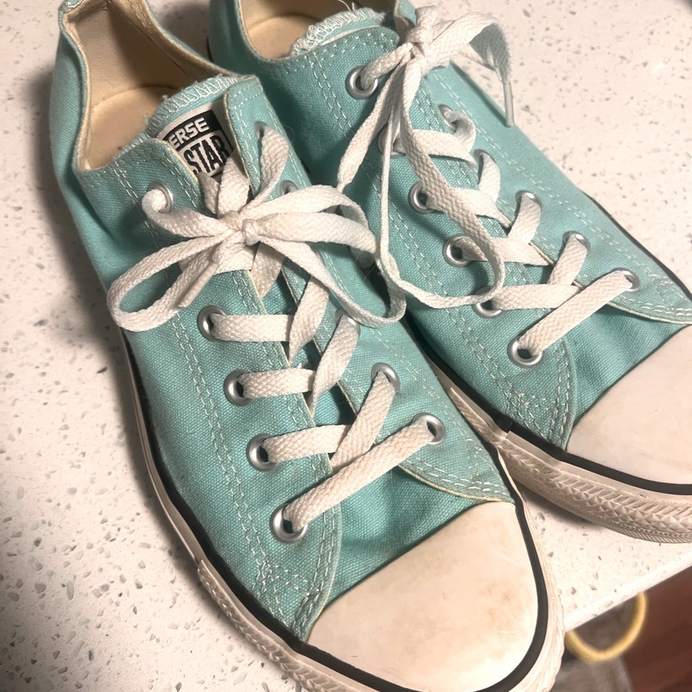 Converse Low tops. Aqua blue